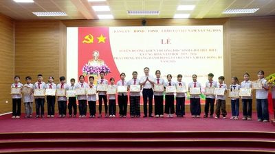 Tuyên dương học sinh tiêu biểu xã Ứng Hòa năm học 2025-2026