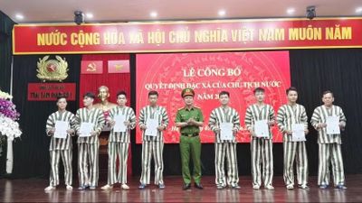 Công an thành phố Hà Nội công bố quyết định đặc xá