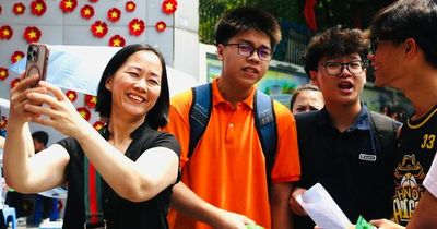 Nụ cười vỡ òa, nước mắt lăn dài sau mỗi buổi thi vào lớp 10