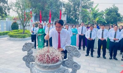 Bí thư Tỉnh ủy Phan Thăng An dâng hương, dâng hoa tưởng niệm đồng chí Hoàng Đình Giong