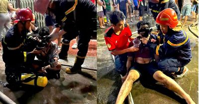 Khói lửa bao trùm nhà 3 tầng lúc nửa đêm, cảnh sát 'đua' với thời gian cứu 2 thiếu niên