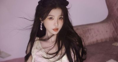 Hot search Cbiz bùng nổ: Nam diễn viên úp mở một 'tiểu công chúa' dao kéo, cư dân mạng lập tức soi loạt ảnh lạ