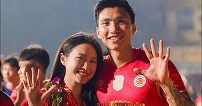'Thóc ơi': Lời gọi vợ ngọt lịm của Văn Hậu giữa khoảnh khắc đăng quang V.League
