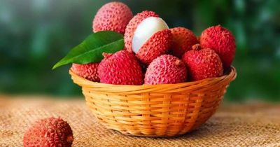 Mua vải thiều về đừng vội cho vào tủ lạnh: Thêm một bước nhỏ, giữ quả tươi ngon cả tháng