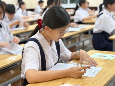 Thi lớp 10 tại TP.HCM: Thí sinh hồi hộp đoán đề Văn, mong ra chủ đề về đất nước