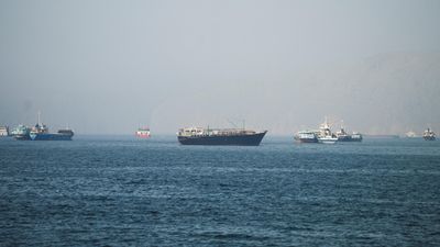 Iran dừng đàm phán ngừng bắn với Mỹ, tiếp tục đóng eo biển Hormuz