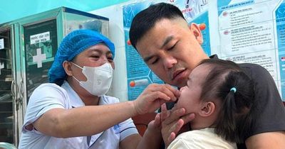 Cầu Giấy: Đồng loạt triển khai chiến dịch uống Vitamin A và cân đo cho trẻ dưới 5 tuổi
