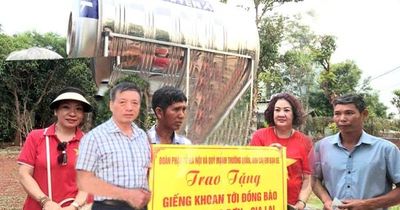 Trao quà tổng trị giá 465 triệu đồng cho trẻ em và đồng bào vùng khó khăn