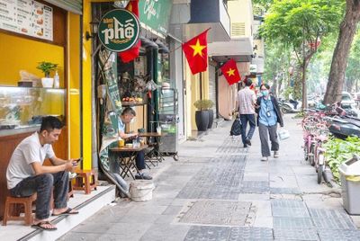 Quản lý vỉa hè Hà Nội: Cần tiếp cận bằng tư duy quản trị hiện đại