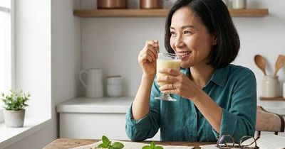 5 lý do phụ nữ tuổi 40 nên uống sữa đậu nành để trẻ hóa da