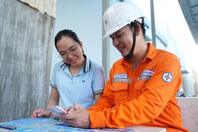 TPHCM yêu cầu tiết kiệm điện mạnh hơn trong mùa nắng nóng, khuyến khích lắp điện mặt trời mái nhà
