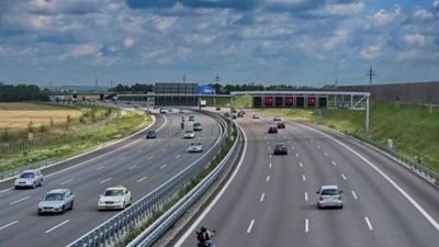 Không thu phí sử dụng đường bộ với xe ô tô tạm dừng tham gia giao thông bao nhiêu ngày?