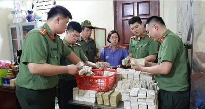 Khởi tố 3 đối tượng thu lợi bất chính tiền công đức tại đền Kỳ Cùng