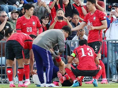 Son Heung-min tươi cười với cú đúp, còn đồng đội cay đắng chia tay World Cup