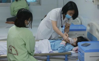 Từ 15-7, tăng mạnh phụ cấp trực, phẫu thuật cho nhân viên y tế