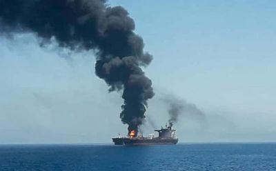 Iran tấn công tên lửa vào tàu của Mỹ - Israel