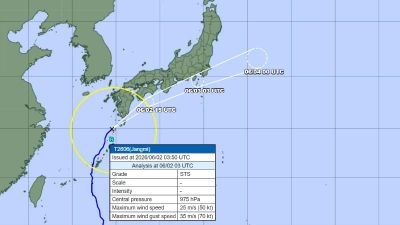 Bão Jangmi đang tiến về phía Kyushu của Nhật Bản sau khi càn quét qua Okinawa