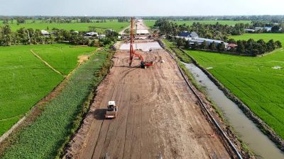 Thiếu cát, đá thi công gây áp lực tiến độ cao tốc Châu Đốc-Cần Thơ-Sóc Trăng