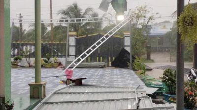 Lâm Đồng: Lốc xoáy làm nhiều nhà dân xã Hồng Sơn hư hỏng