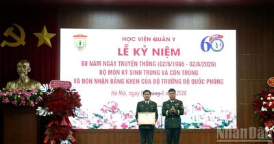 Xây dựng đội ngũ cán bộ, nhân viên giỏi chuyên môn, sáng y đức