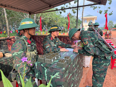 Chiến sĩ mới Quân đoàn 34 tự tin thực hiện '3 tiếng nổ'