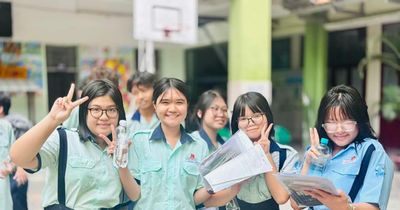Đề Toán vừa sức, thí sinh TPHCM rạng rỡ rời phòng thi