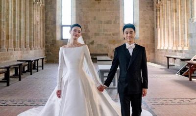 Biển hoa mẫu đơn phủ kín hôn lễ Hề Mộng Dao và Hà Du Quân