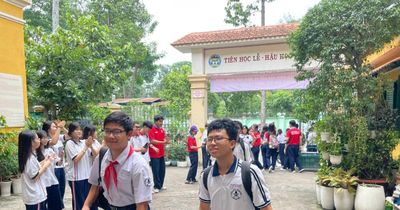 Học sinh TPHCM hào hứng dự thi vào lớp 10 chuyên