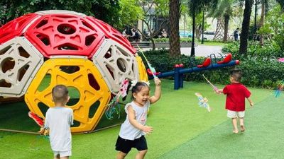 Con nghỉ hè, gia đình thành thị xoay xở ra sao?