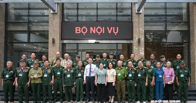 Thứ trưởng Bộ Nội vụ gặp mặt người có công tiêu biểu tỉnh Nghệ An