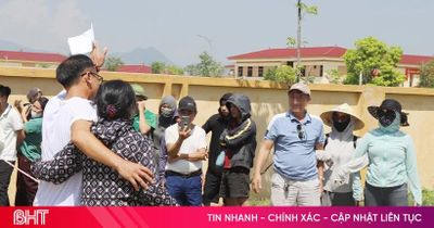 Cánh cửa song sắt khép lại, 'cánh cửa' cuộc đời mở ra