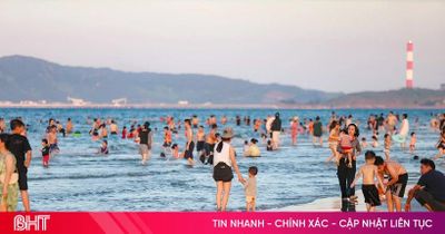Đầu tuần, biển Hải Ninh đã nhộn nhịp du khách