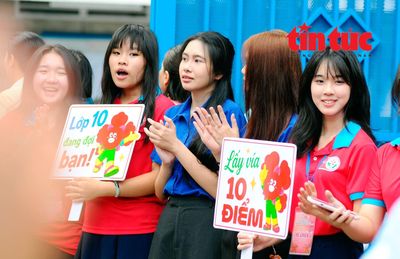 Trên 8.000 chiến sĩ 'Hoa phượng đỏ' tiếp sức sĩ tử lớp 10