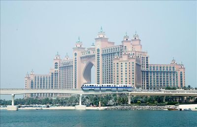 Dubai đông đúc trở lại, nhưng tại sao ngành du lịch vẫn chưa thoát khủng hoảng?