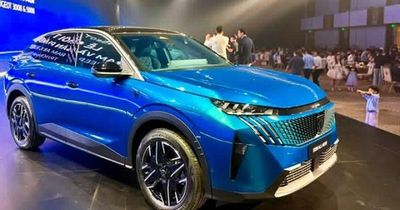 Bộ đôi xe Peugeot 3008 và 5008 mới có giá bán từ 1,2 tỷ đồng tại Việt Nam