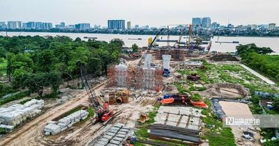 Hà Nội: Cận cảnh loạt trụ cầu vượt sông Hồng lộ diện
