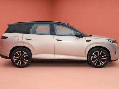 SUV hạng C công suất 326 mã lực, giá gần 500 triệu đồng, khách hàng thi nhau 'chốt đơn'
