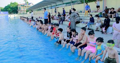 Quảng Ninh tổ chức các lớp dạy bơi miễn phí cho trẻ