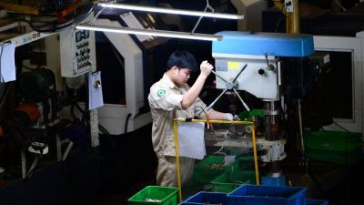 Áp lực tăng giá đè nặng lên ngành sản xuất