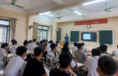 Đồng hành cùng học sinh THPT ôn thi 'nước rút'