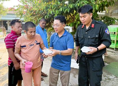 Hơn 10 năm bán bữa sáng giá 2.000 đồng