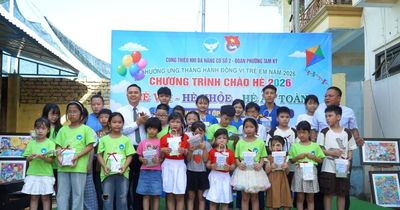 Tặng 100 phiếu học bơi cho học sinh phường Tam Kỳ và Hương Trà