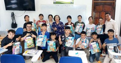 Nhiều phần quà tặng trẻ em có hoàn cảnh khó khăn