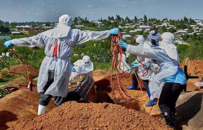 Xung đột văn hóa khiến cho dịch Ebola khó dập tắt ở châu Phi