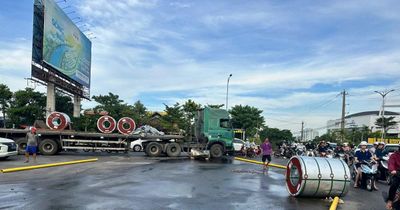 Gia Lai xử lý hàng loạt xe đầu kéo chở tôn cuộn không chằng buộc an toàn