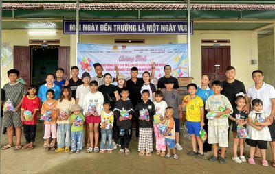 Tặng 300 suất quà cho phụ nữ, trẻ em có hoàn cảnh khó khăn ở xã Bắc Khánh Vĩnh