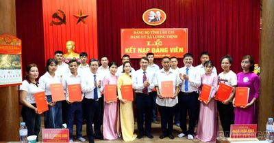 Đảng ủy xã Lương Thịnh tổ chức kết nạp 16 đảng viên mới