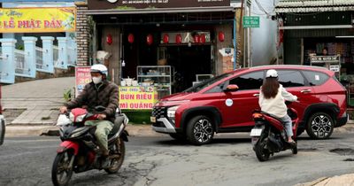 Hiểm họa chực chờ từ những ổ gà, nắp hố ga