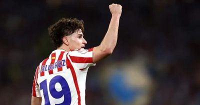 Barcelona vung tiền chiêu mộ Anthony Gordon và Julian Alvarez: Nghịch lý tài chính tại Camp Nou