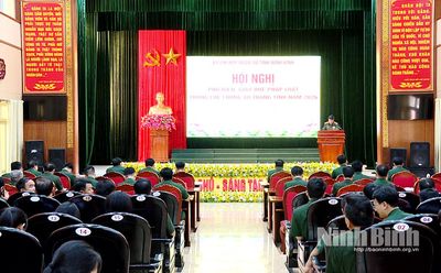 Bộ Chỉ huy Quân sự tỉnh học tập các chuyên đề phổ biến giáo dục pháp luật